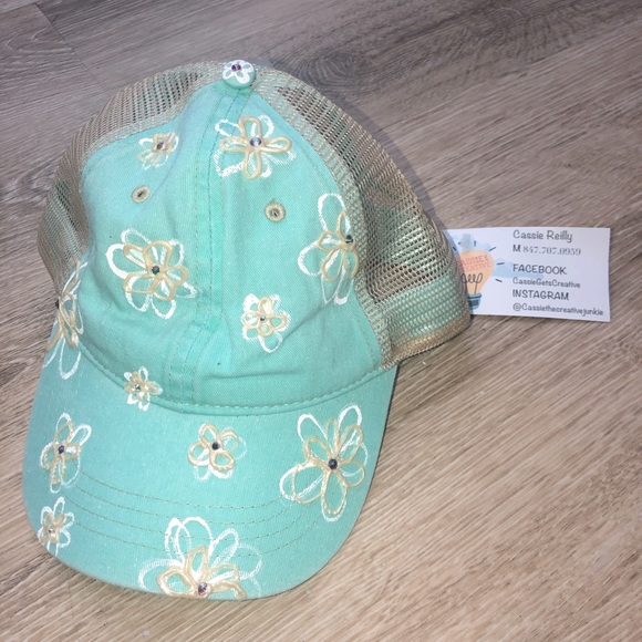 Custom painted floral adjustable mesh cap - Picture 1 of 3